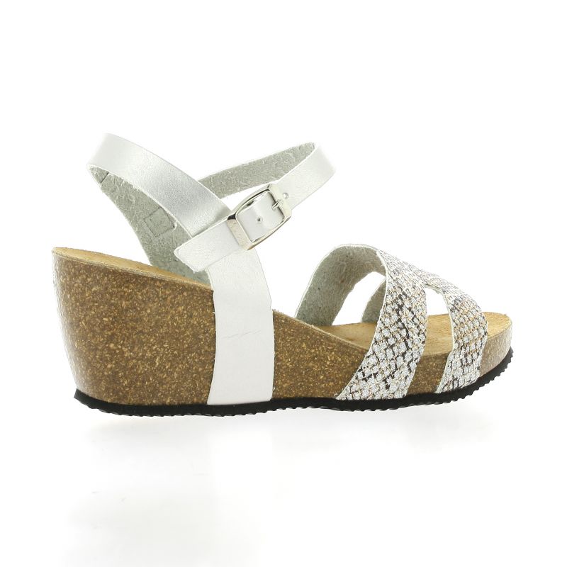 nu pied en cuir