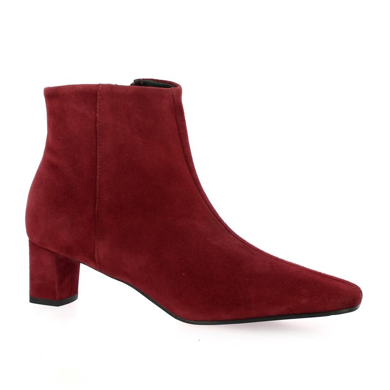elizabeth stuart boots