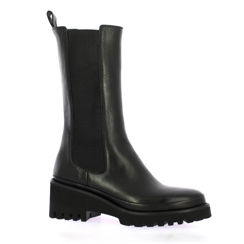 bottines cuir noir cloutées
